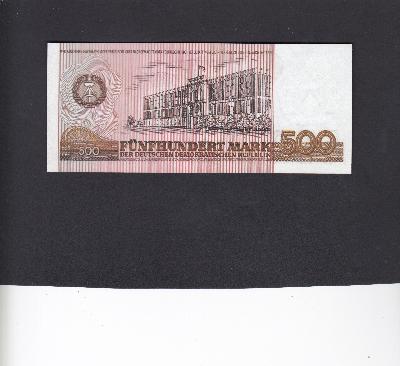 Beschrijving achterzijde: BUILDING